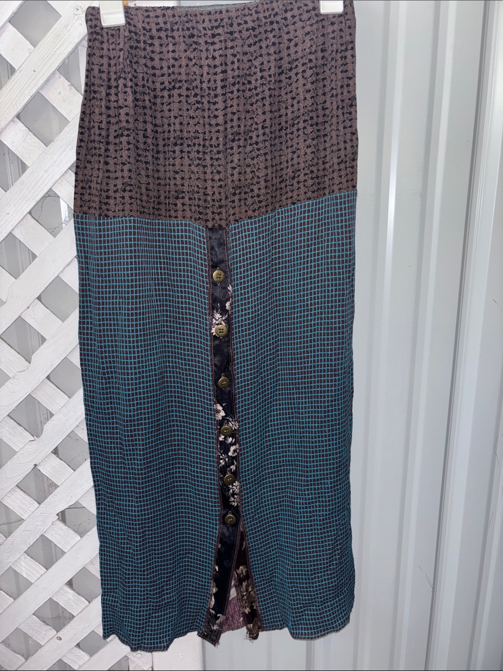 Nothing matchts vintage skirt Two-Tone Teal and Brown Button-Front Midi Skirt
